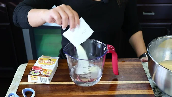 Dissolve unflavored Jello: Dissolve each packet of unflavored Jello in 1 cup of water. Microwave for 15 seconds to fully dissolve.