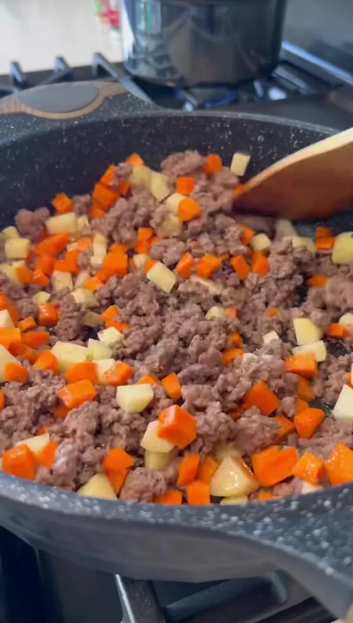 Brown the cooked meat with the carrots in a pan.
