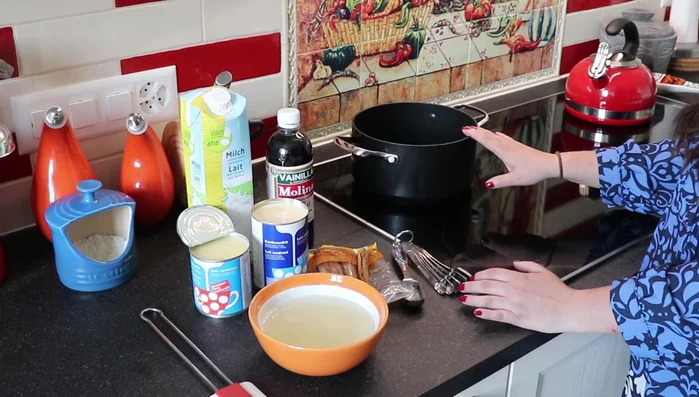 Simmer: Let the mixture simmer for 1-2 minutes until everything is melted and combined, then remove from heat.