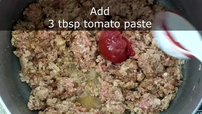Add 3 tablespoons of tomato paste.