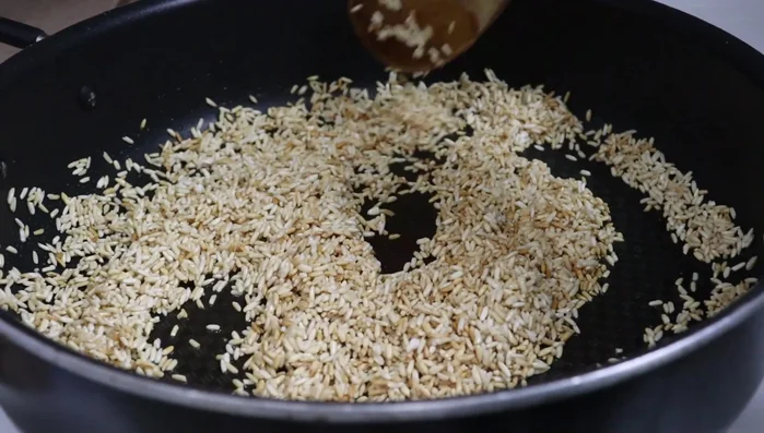 Add the blended tomato sauce to the rice. Stir to combine.