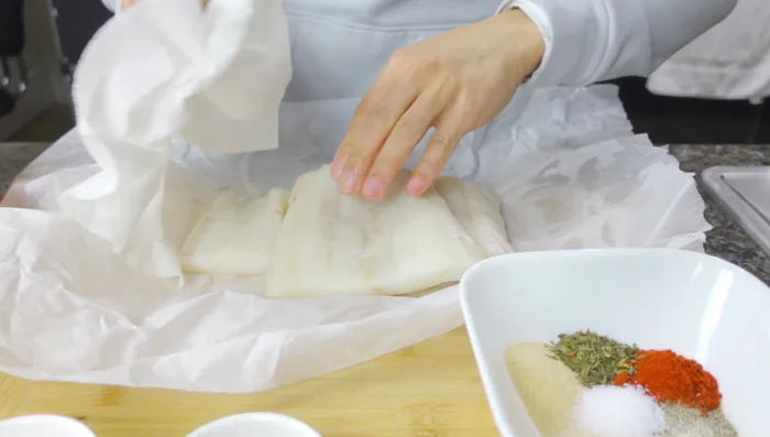 Dry the fish with paper towels to remove excess water.