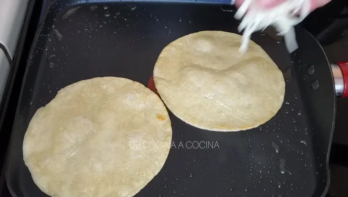 Place mozzarella cheese on tortillas. Add the shrimp stew and fold the tacos.