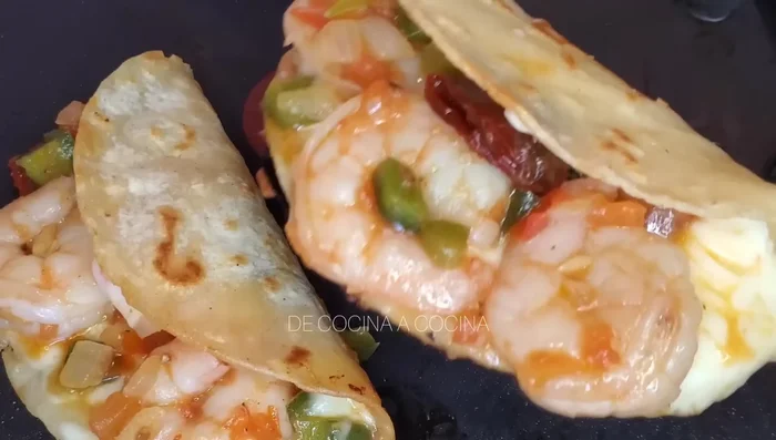 Serve immediately with extra chili or green sauce if desired.