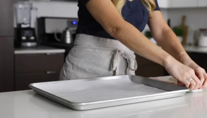 Preheat oven to 425°F (220°C). Place bacon on a parchment-lined baking sheet and bake for 18-20 minutes, or until crispy. (34.079)