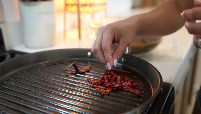 Toast Chile de Arbol: Toast briefly until fragrant. (176.58)