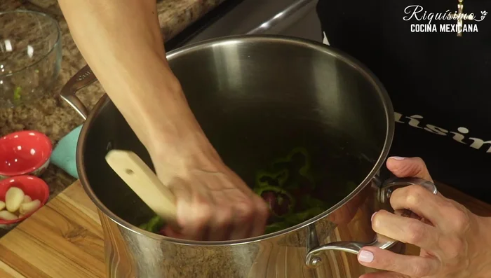 Layer the beef, carrots, tomatoes, onion, and chili mixture in the pot.