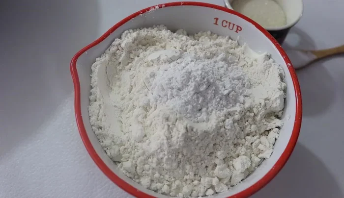 Mix dry ingredients: In a bowl, combine wheat flour, baking powder, salt, sugar, and cinnamon powder. Mix thoroughly.
