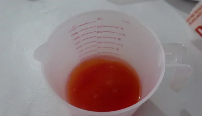 Prepare the orange gelatin: In a cup of boiling water, dissolve orange-flavored gelatin. Let it rest for 10 minutes, stirring to ensure complete dissolution. Add two cups of cold water to cool.