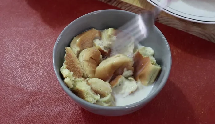 Peel and cut the potatoes into small squares (108.079)