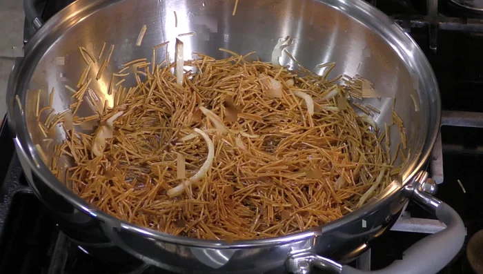 Add the blended tomato mixture to the noodles.