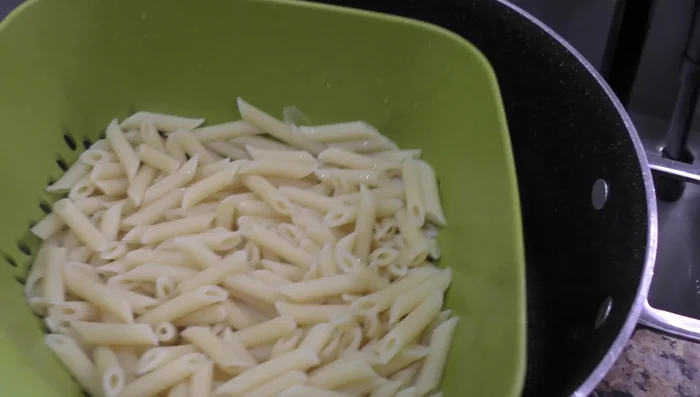 Drain the pasta and set aside (237.54).