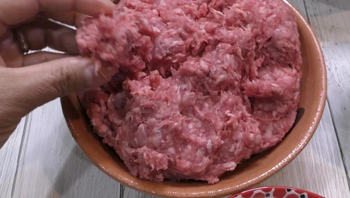 Prepare the ingredients: Chop vegetables (onions, zucchini, carrots, potatoes, cilantro), mince garlic, and wash rice.