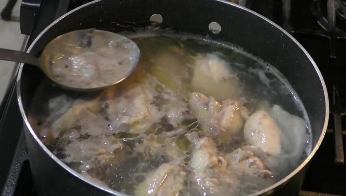 Remove the cooked chicken and set aside. Strain the broth (83.64).