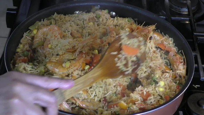 Stir in the cooked shrimp and serve hot.