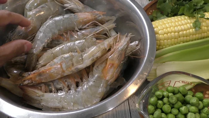 Clean and devein the shrimp.