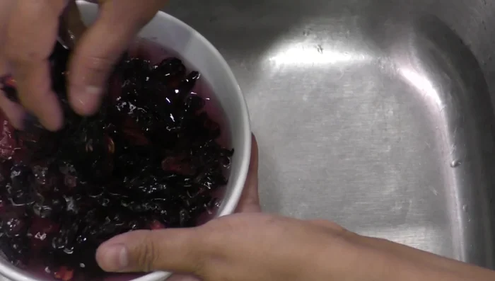 Rinse the hibiscus flowers. This is important!