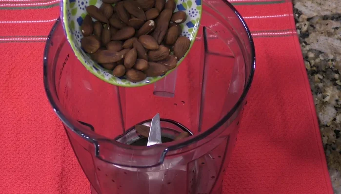 Blend the toasted almonds, toasted cookies, and reserved milk until smooth.