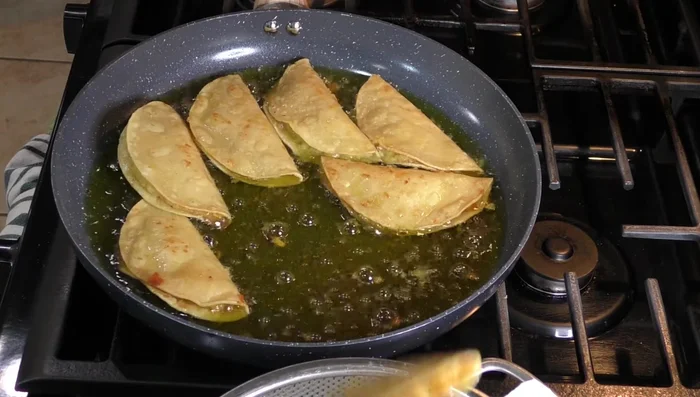 Drain the quesadillas on paper towels to remove excess oil. [251.879]