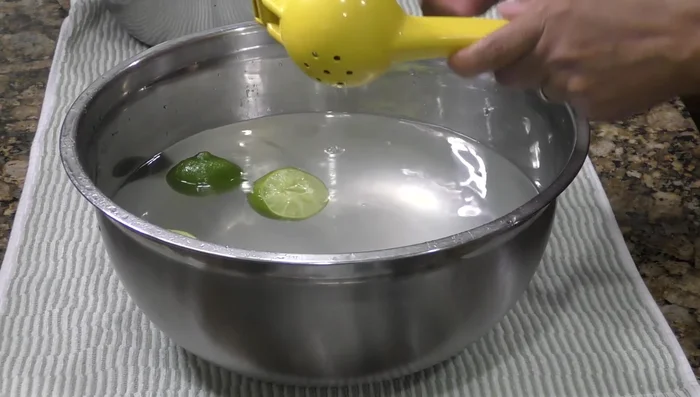 Rinse chicken with lemon juice and salt to remove strong smell (127.079). Let it sit for 20 minutes (170.8). Rinse again (174.12).
