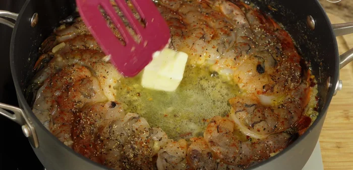 Add another 3 teaspoons of butter and cook until juices release.