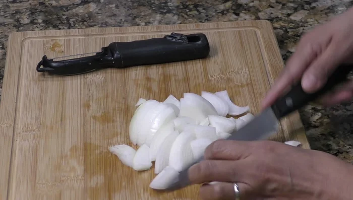 Remove the fried chicken and set aside. Add the onion to the saucepan and fry for 6 minutes. Add the carrots and potato (drained).