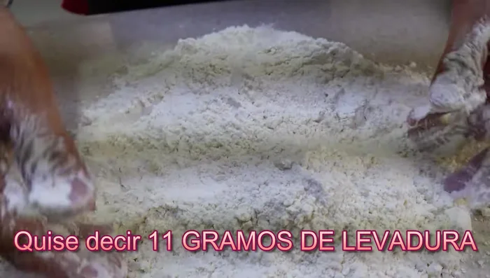 Make a well in the center of the flour. Add 2 eggs (at room temperature), 100g of sugar, and gradually incorporate the warm milk (200ml), mixing until a dough forms.