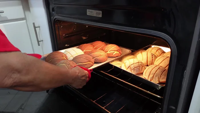 Bake in a preheated oven at 180°C (350°F) for 25 minutes.