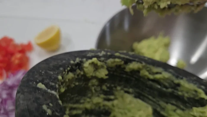 Mix all ingredients (avocados, garlic, lemon juice, onion, tomato, cilantro, jalapeno – if using, and salt) in a bowl.