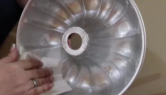 Chill the mold in the freezer for at least 5 minutes.