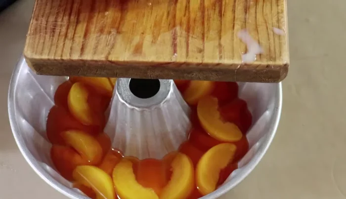 Add the remaining chopped peaches.