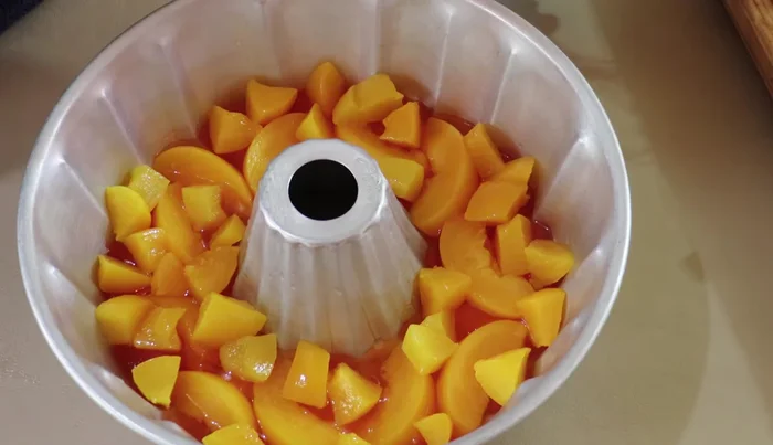 Add another thin layer of peach gelatin.