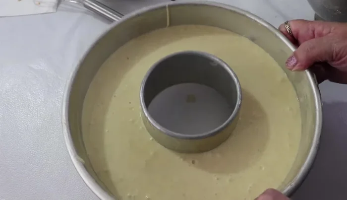 Tap the mold to remove air bubbles.