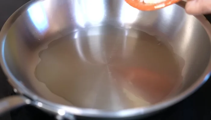 In a frying pan with hot oil, fry the onion for 5 minutes over medium heat.