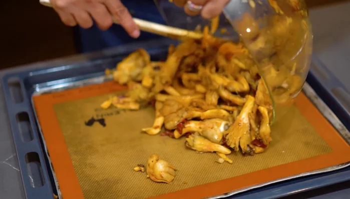 Spread the mushrooms evenly on a baking tray.
