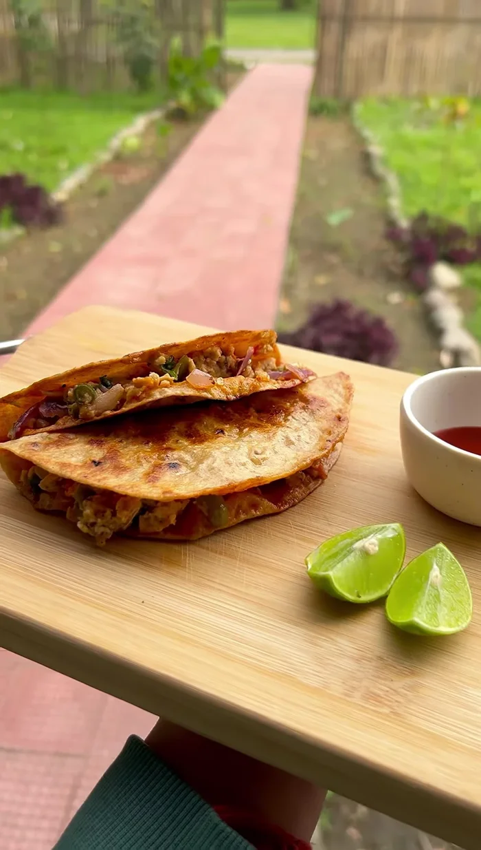 Serve hot with a squeeze of lemon and tomato sauce.