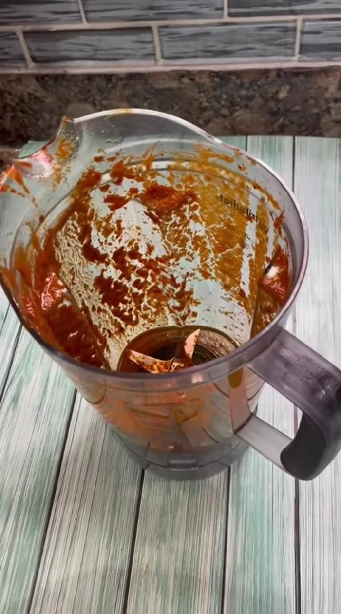 Add the fresh shrimp and the pre-boiled dried shrimp to the sauce and cook for 12 minutes.
