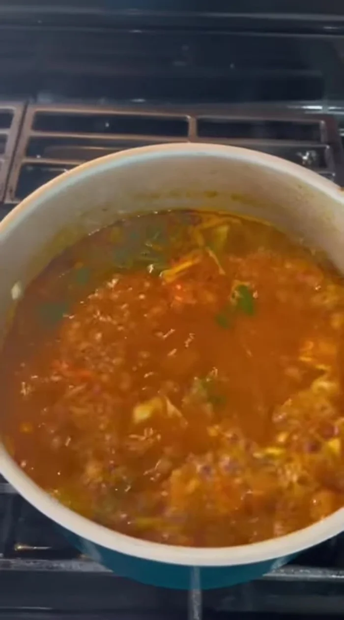 Add the cleaned shrimp and cook for 8 minutes.