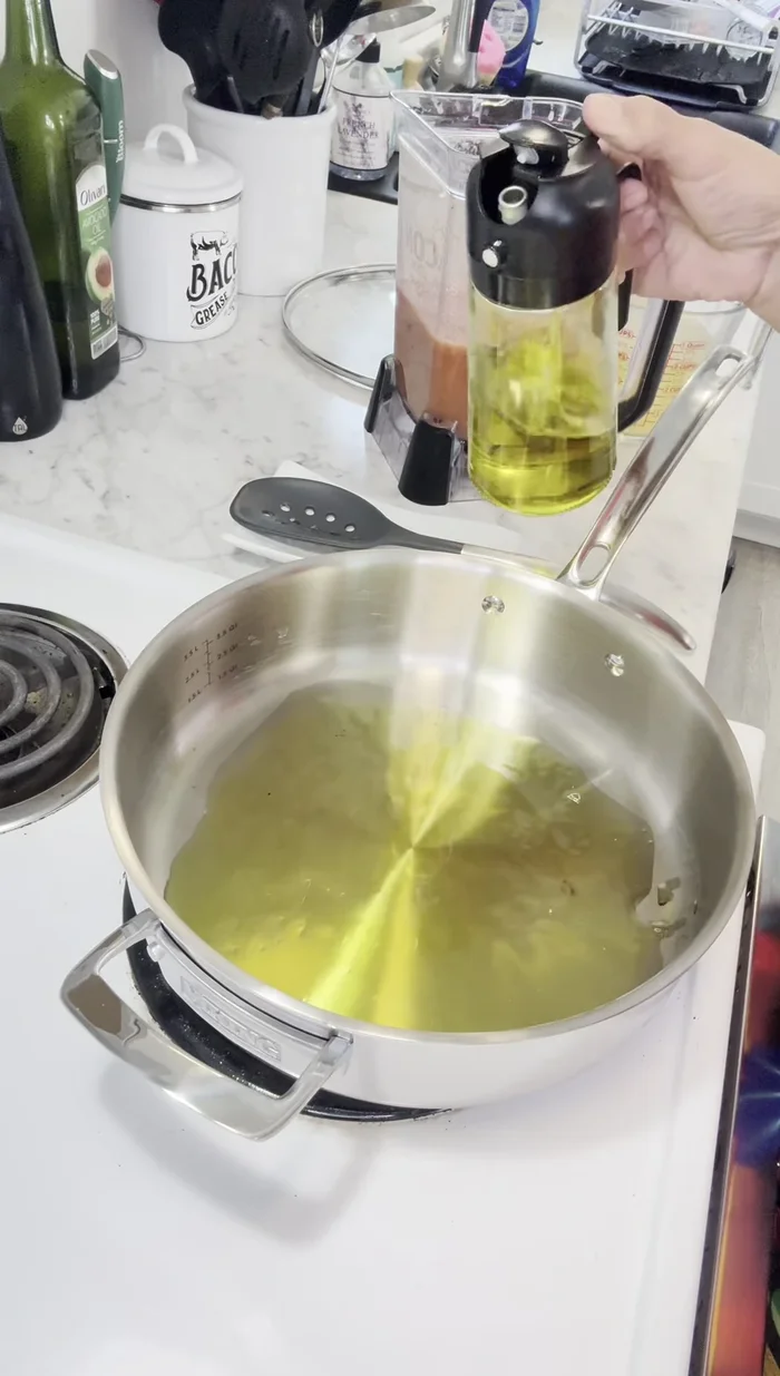 Heat olive oil in a pan. Add onion and sauté until slightly browned (about 189.48 seconds).