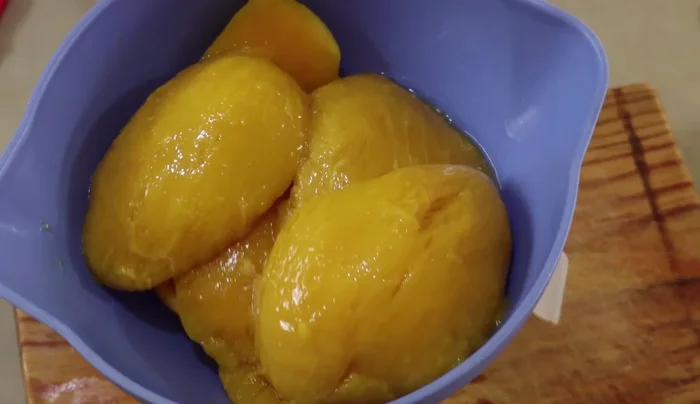 Prepare the mangoes: Cut 1 can of mangoes into small cubes and reserve some for garnish.