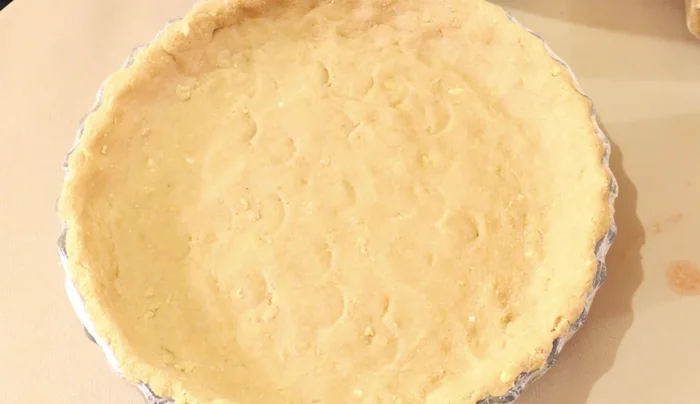 Pour the blended peach mixture into the prepared pie crust. Refrigerate until set.