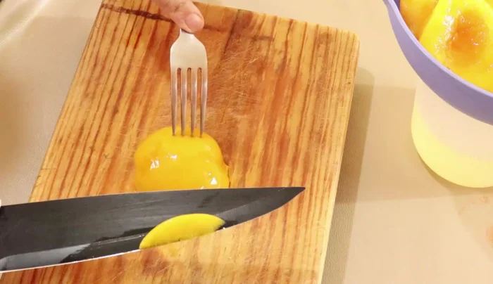 Slice remaining peaches thinly into moon shapes for decoration.
