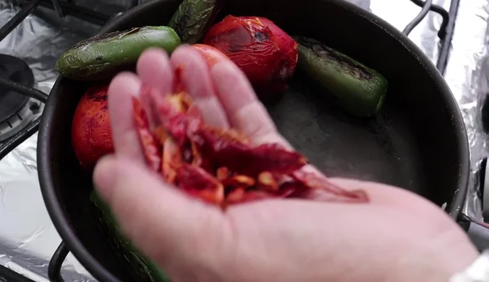 Add a little oil to your griddle or frying pan and fry the dried Chile de Árbol until slightly roasted, being careful not to burn them.