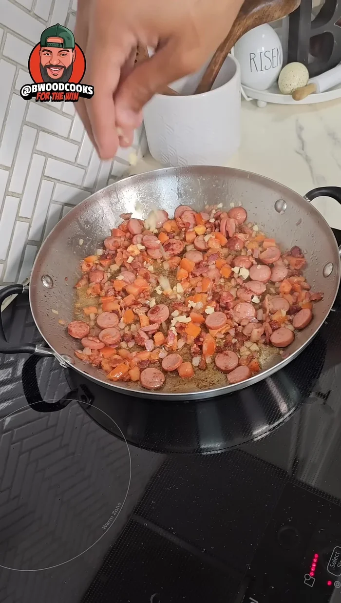 Add garlic to the vegetables and cook for a short time.