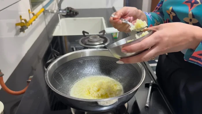 Add garlic and sauté until fragrant.