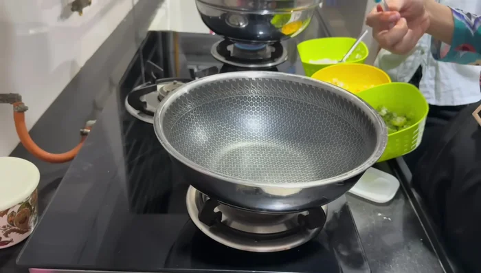 Meanwhile, prepare the spicy creamy sauce. Heat butter in a pan.