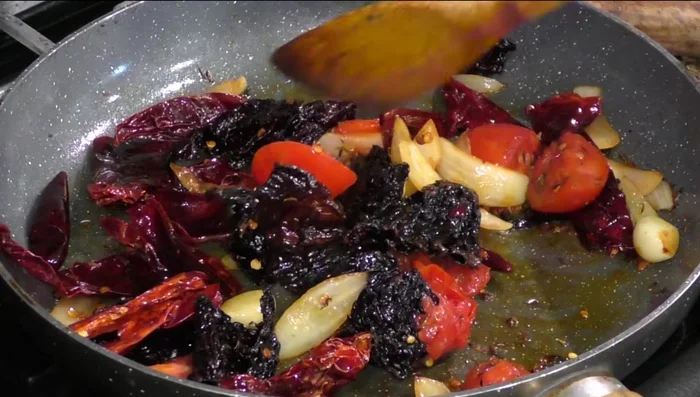 After 6 minutes of frying, add a little water and cover. Let it boil for 5 minutes.