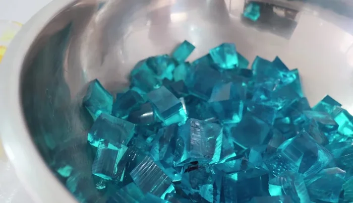 Place the cut gelatin pieces into individual cups, layering the flavors as desired.