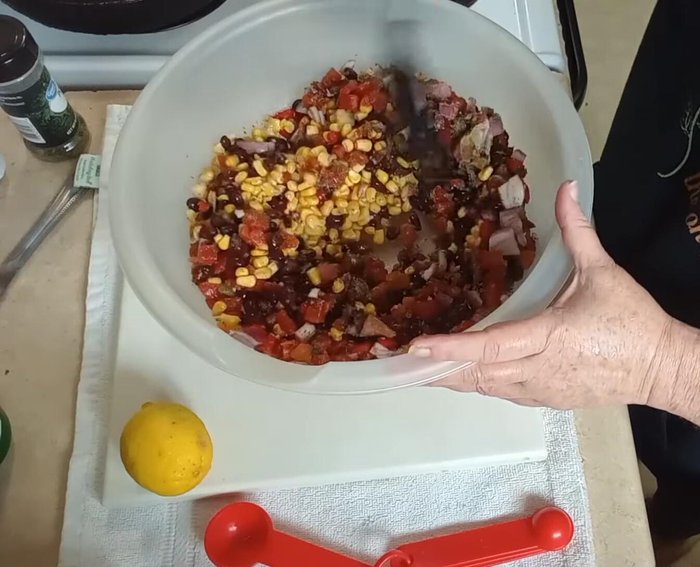 Mix all ingredients thoroughly.