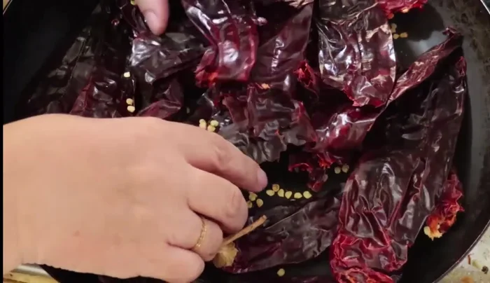 Roast the guajillo chilies without oil until they change color slightly. Be careful not to burn them.